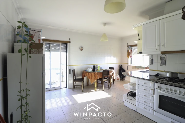 Apartamento T5 para Venda em Nelas Foto 3
