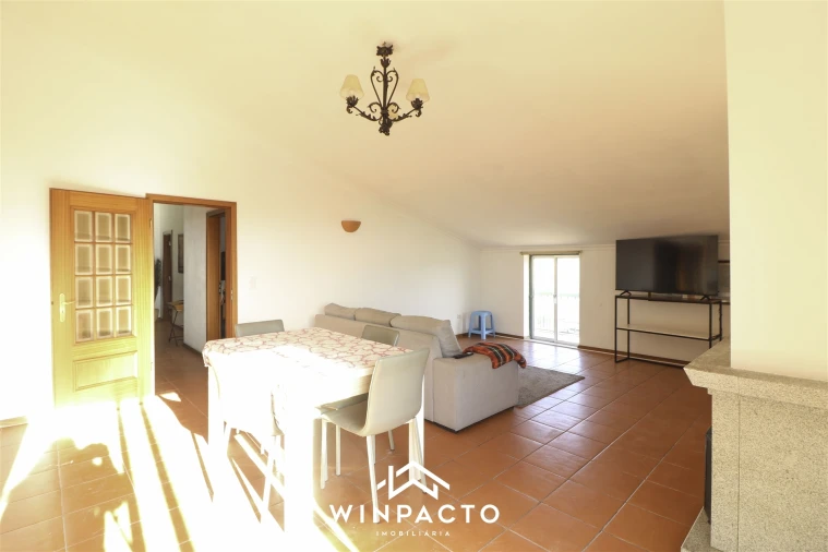 Apartamento T5 para Venda em Nelas Foto 33