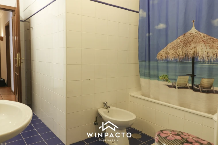 Apartamento T5 para Venda em Nelas Foto 23