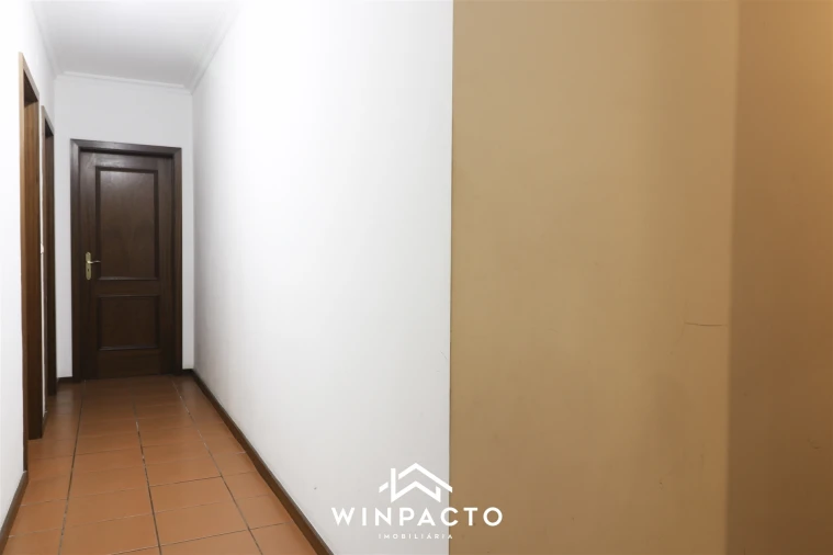Apartamento T5 para Venda em Nelas Foto 12