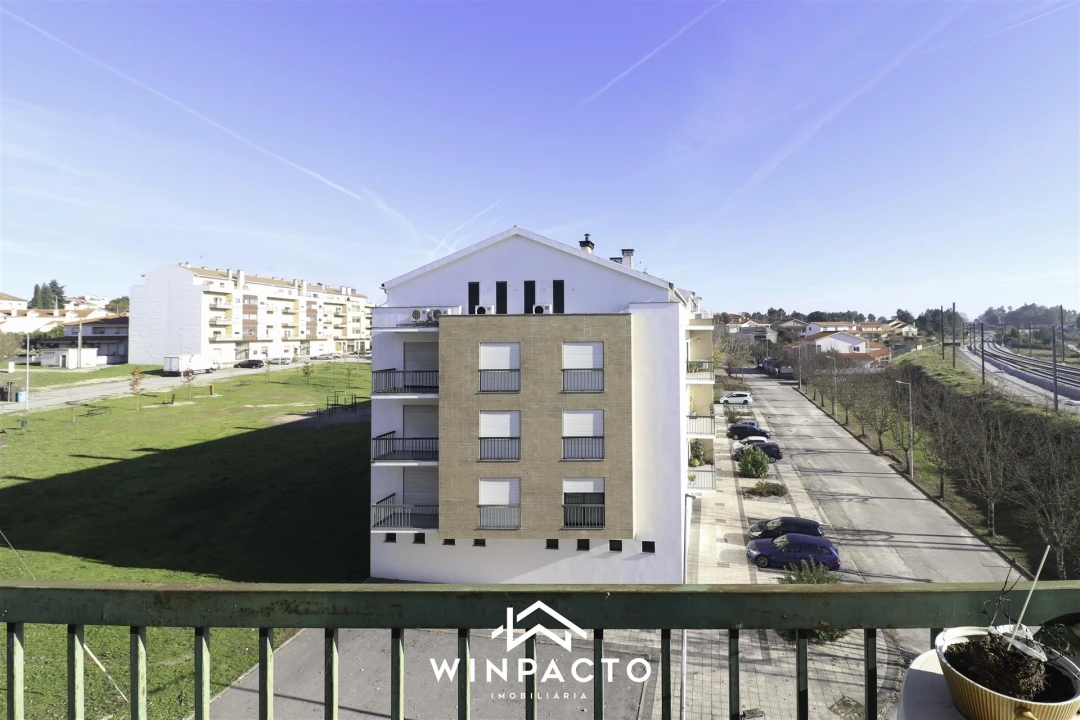 Apartamento T5 para Venda em Nelas Foto 2