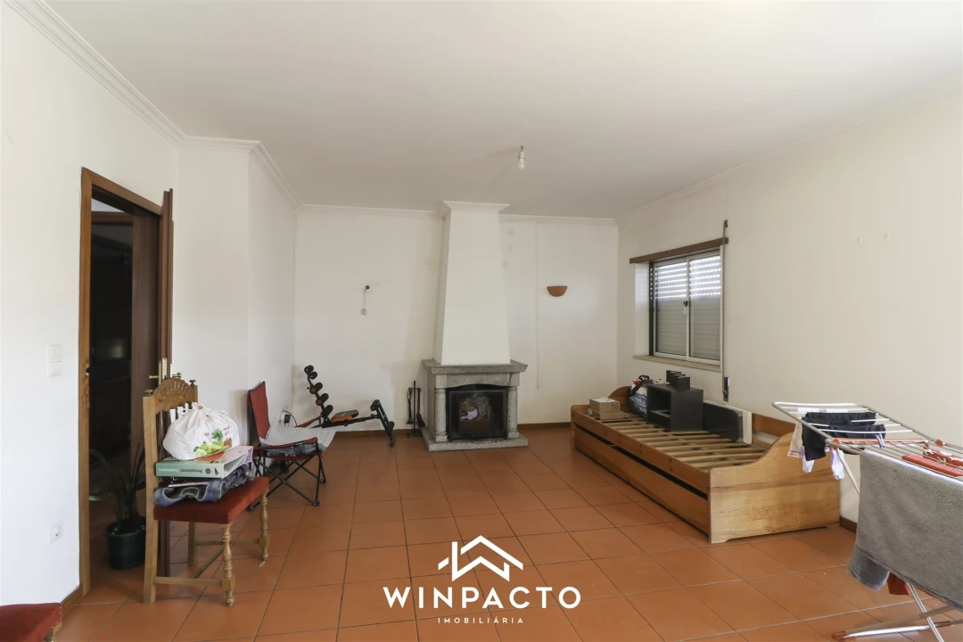 Apartamento T5 para Venda em Nelas Foto 39