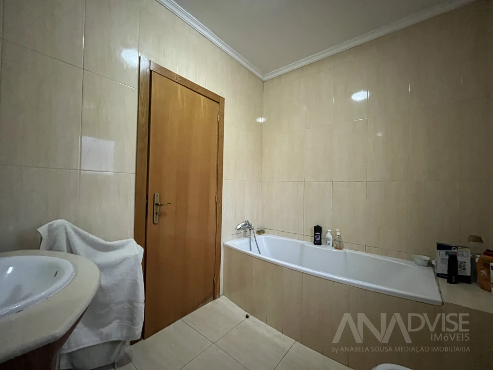 Moradia T5 para Venda em Fragosela Foto 40