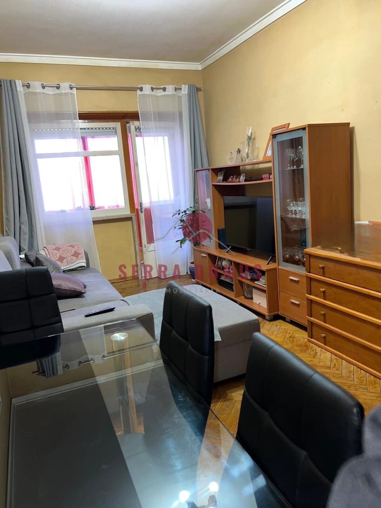 Apartamento T1 para Venda em Rio de Mouro Foto 1