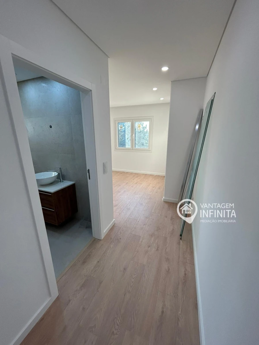 Moradia T4 para Venda em Fernao Ferro Foto 14