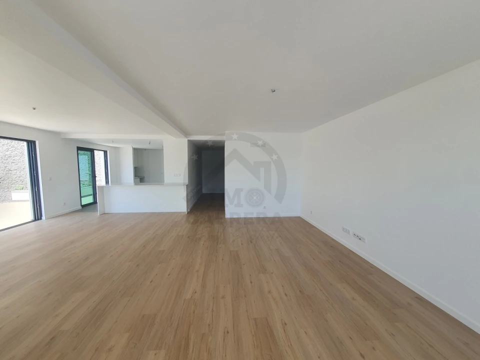 Moradia T3 para Venda em Camara de Lobos Foto 4