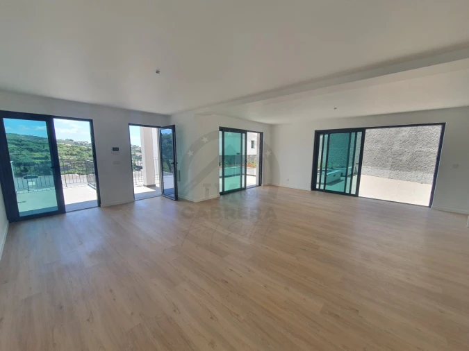 Moradia T3 para Venda em Camara de Lobos Foto 5