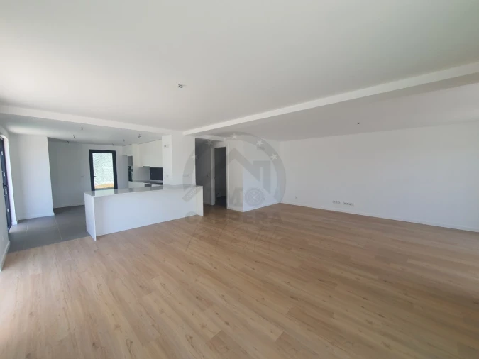 Moradia T3 para Venda em Camara de Lobos Foto 7