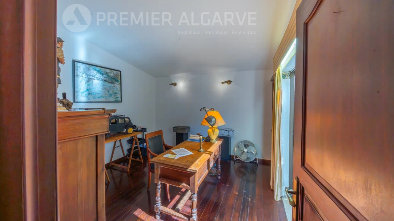 Moradia T5 para Venda em Pechão Foto 28