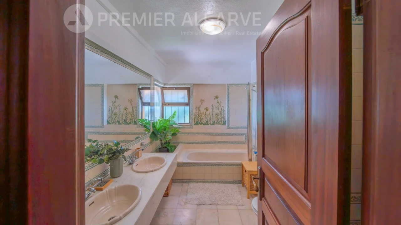 Moradia T5 para Venda em Pechão Foto 32