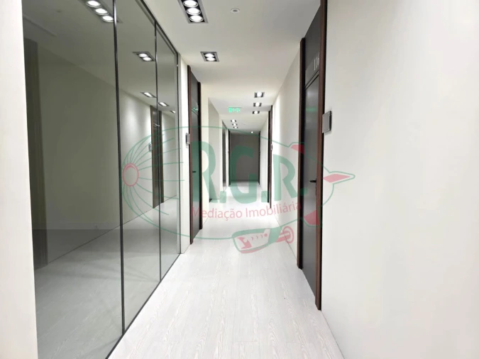 Escritório para Arrendamento em Fânzeres e São Pedro da Cova Foto 22