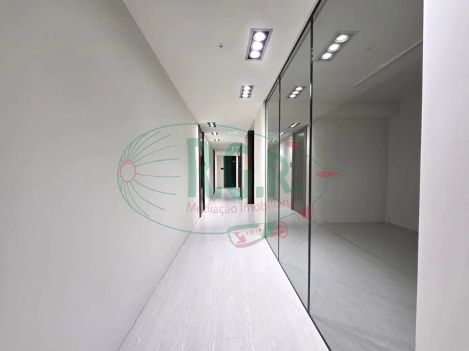 Escritório para Arrendamento em Fânzeres e São Pedro da Cova Foto 20