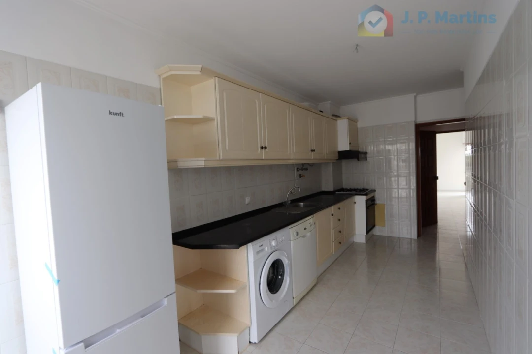 Apartamento T3 para Venda em Charneca de Caparica e Sobreda Foto 2