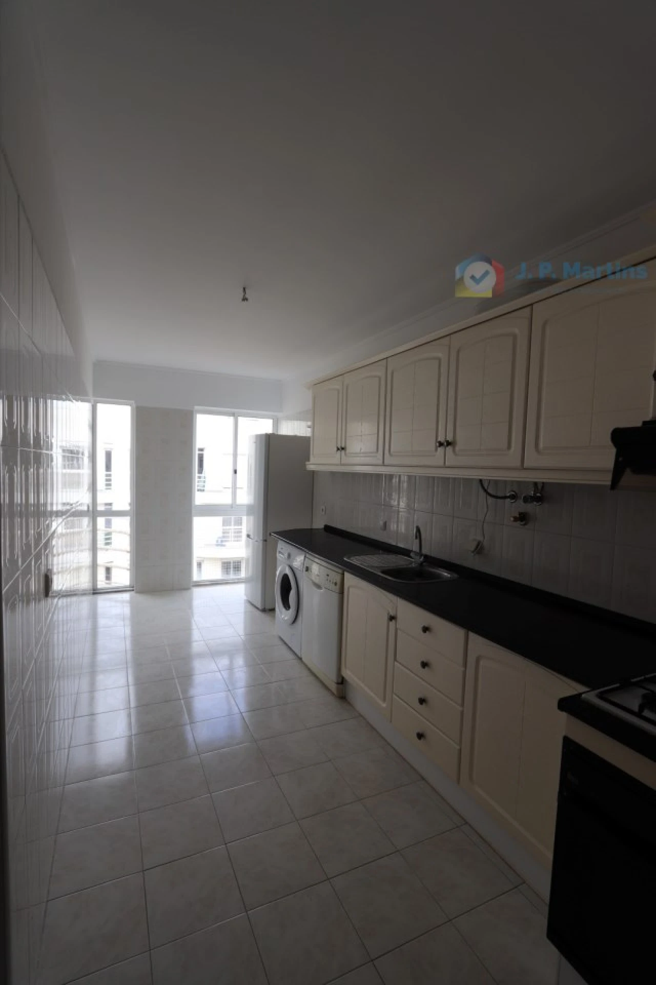Apartamento T3 para Venda em Charneca de Caparica e Sobreda Foto 4