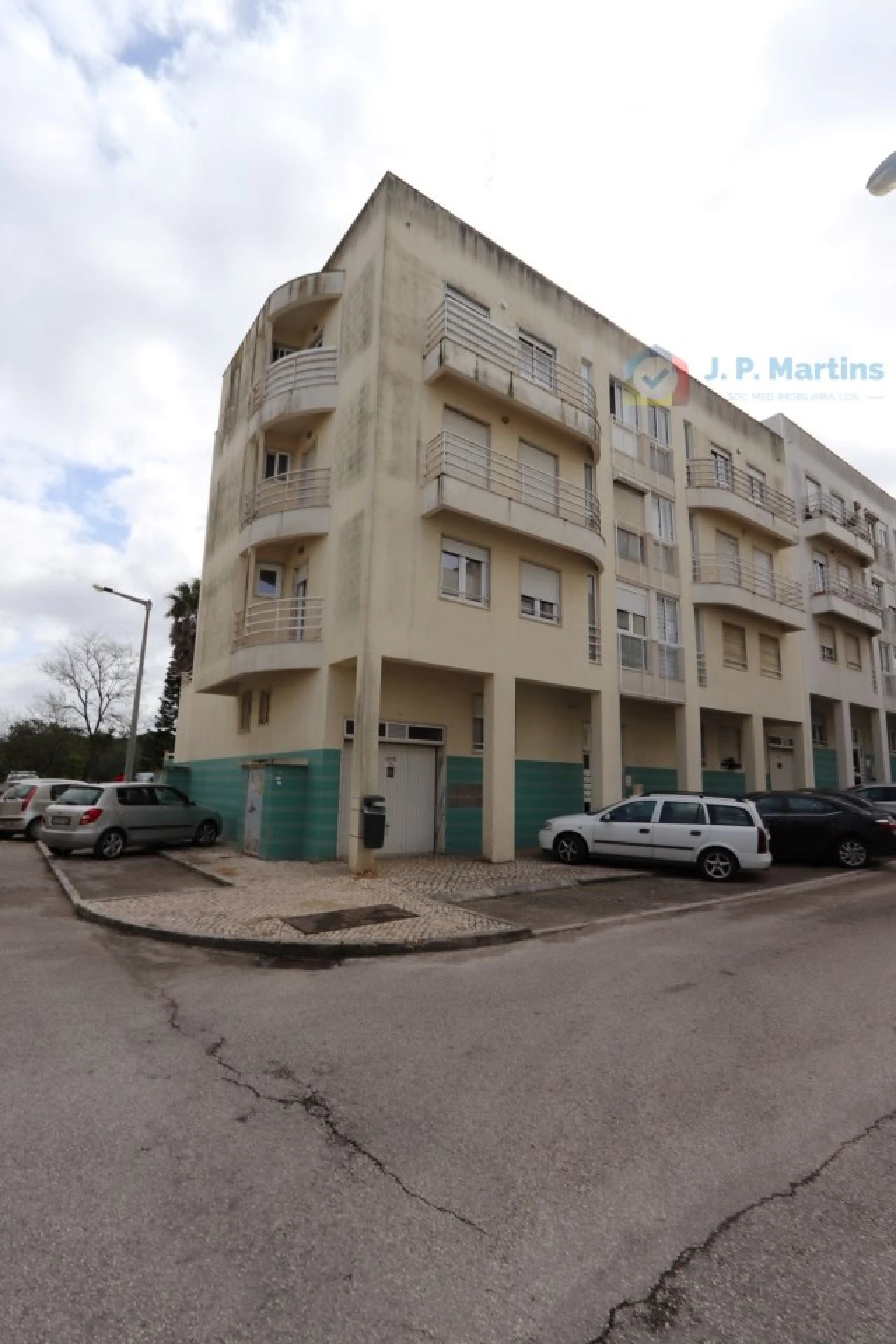 Apartamento T3 para Venda em Charneca de Caparica e Sobreda Foto 23