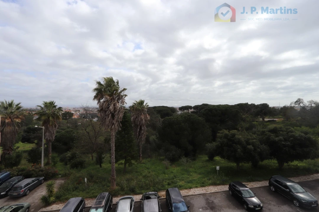 Apartamento T3 para Venda em Charneca de Caparica e Sobreda Foto 24