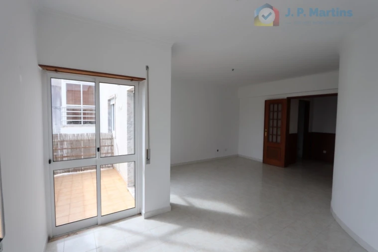 Apartamento T3 para Venda em Charneca de Caparica e Sobreda Foto 5