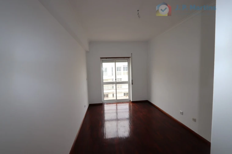 Apartamento T3 para Venda em Charneca de Caparica e Sobreda Foto 9