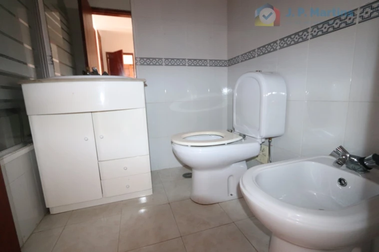 Apartamento T3 para Venda em Charneca de Caparica e Sobreda Foto 17