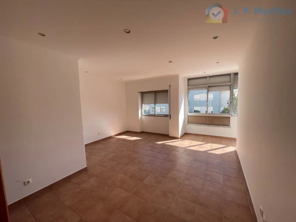 Apartamento T3 para Venda em Almada, Cova da Piedade, Pragal e Cacilhas Foto 1