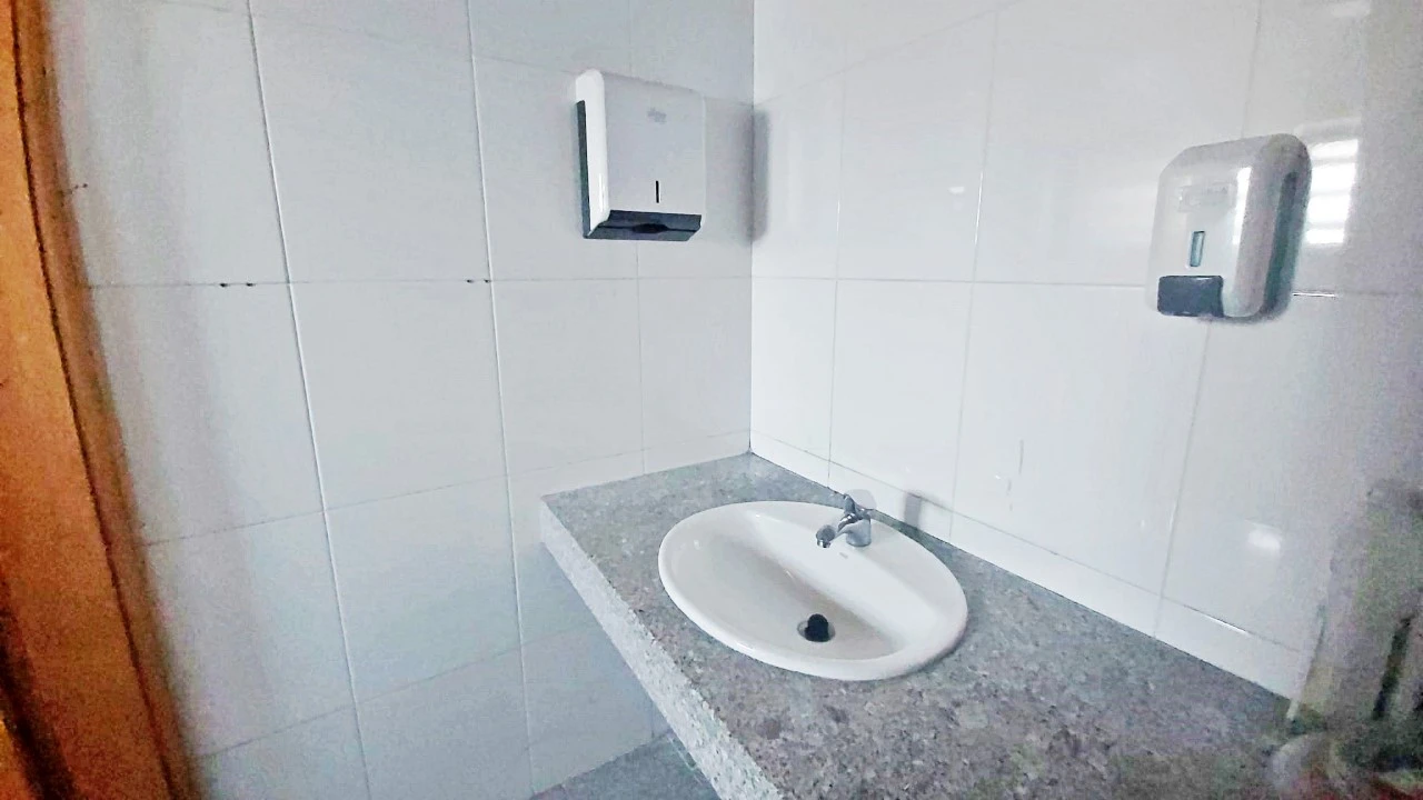 Armazém para Arrendamento em Castêlo da Maia Foto 8