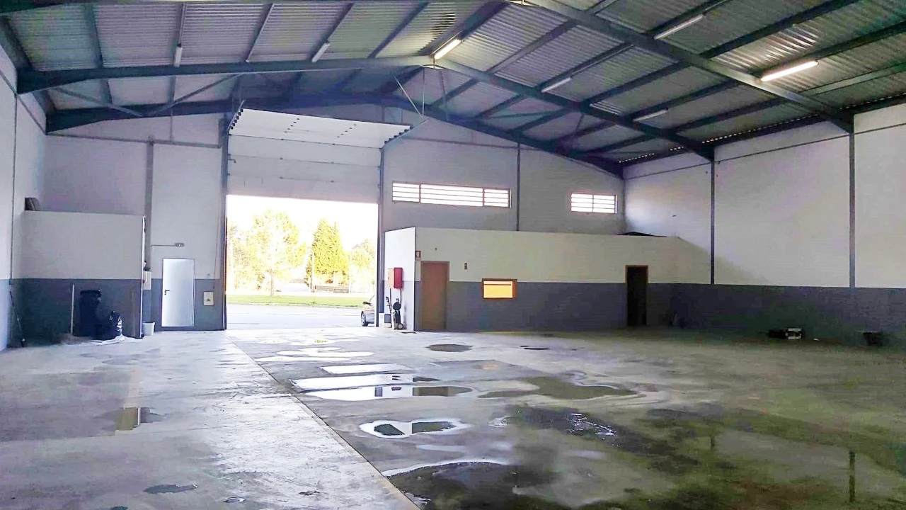 Armazém para Arrendamento em Castêlo da Maia Foto 9