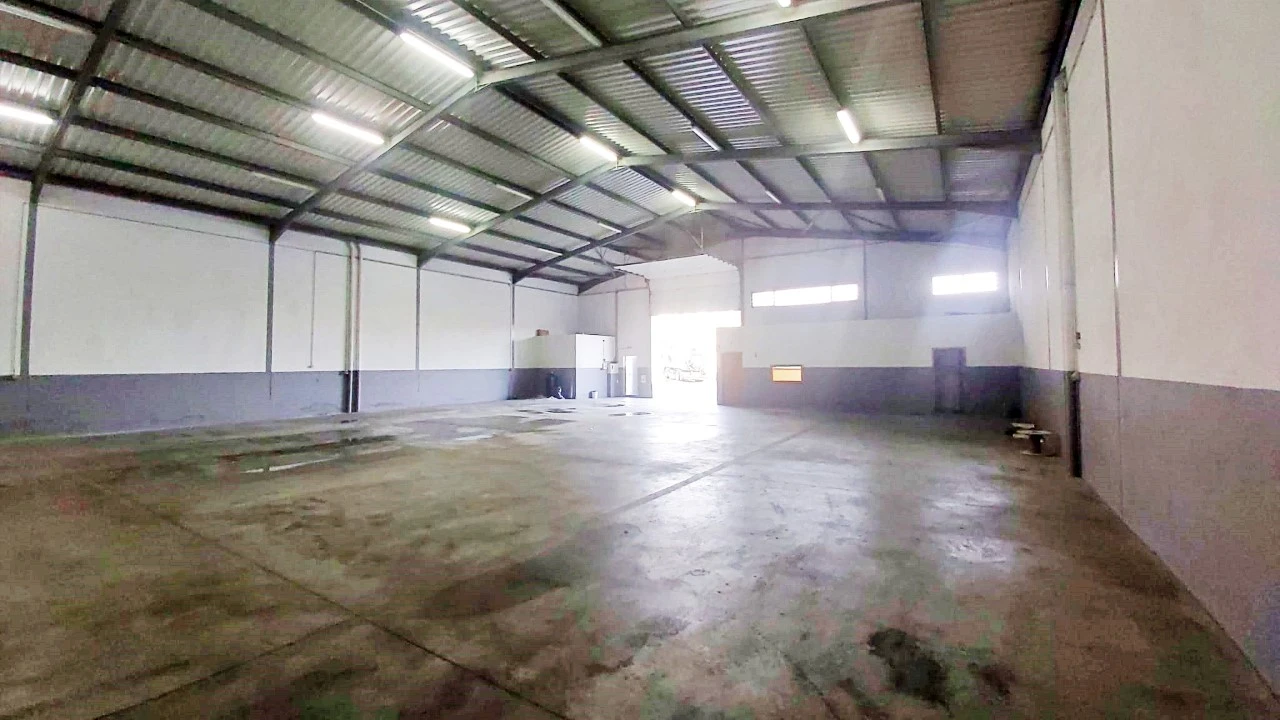 Armazém para Arrendamento em Castêlo da Maia Foto 2