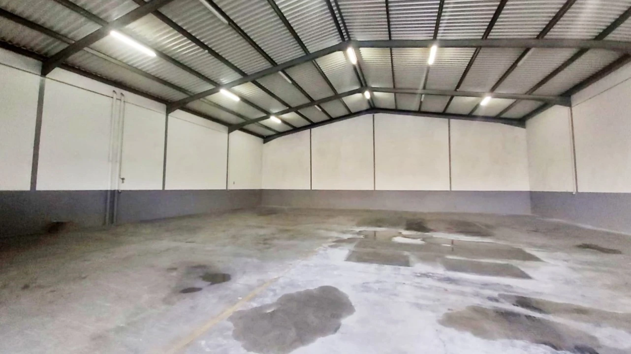 Armazém para Arrendamento em Castêlo da Maia Foto 1