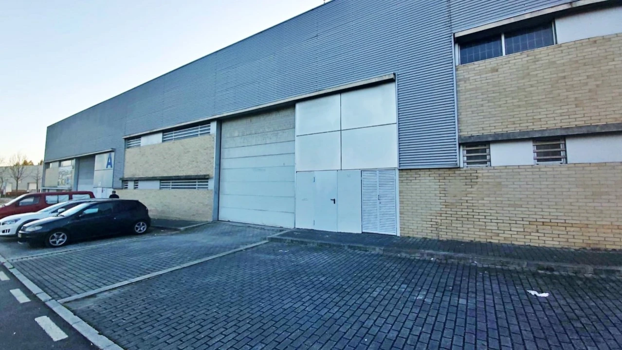 Armazém para Arrendamento em Castêlo da Maia Foto 3