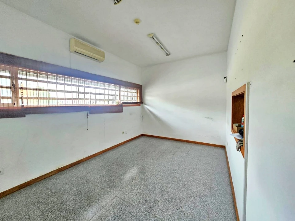 Armazém para Arrendamento em Castêlo da Maia Foto 3