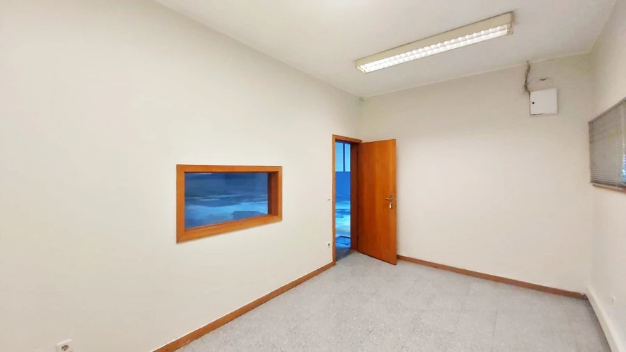 Armazém para Arrendamento em Castêlo da Maia Foto 6