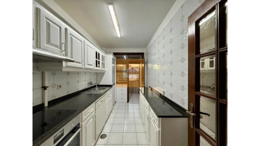 Apartamento T2 para Arrendamento em Bonfim Foto 3