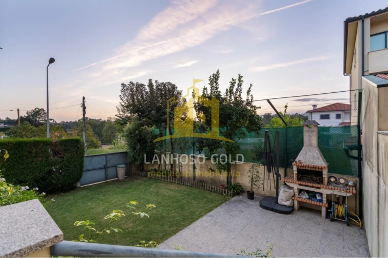 Moradia T3 para Venda em Loureira Foto 18