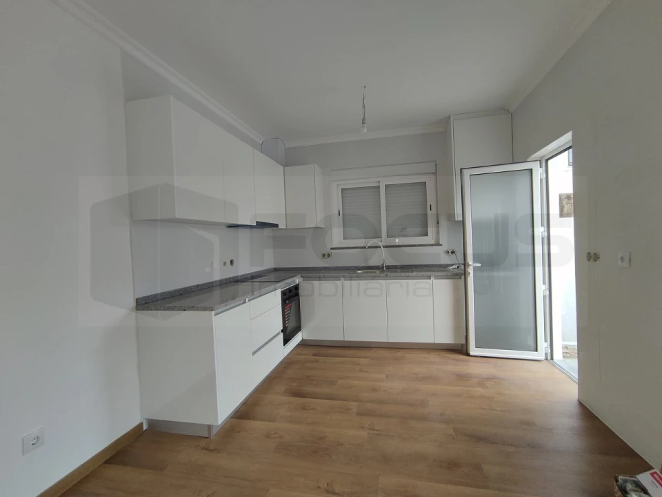 Moradia T2 para Arrendamento em Esgueira Foto 1