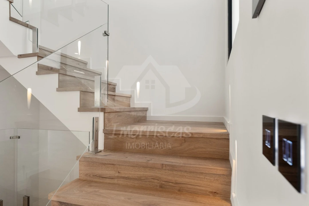 Moradia T4 para Venda em Santa Iria de Azoia, São João da Talha e Bobadela Foto 16