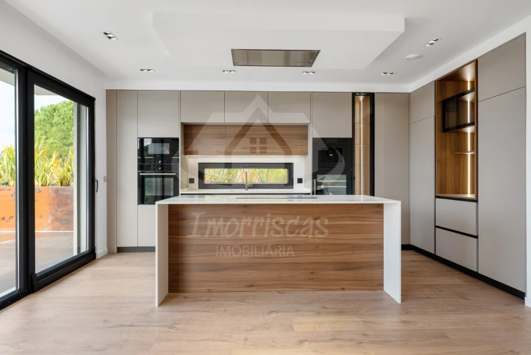 Moradia T4 para Venda em Santa Iria de Azoia, São João da Talha e Bobadela Foto 4