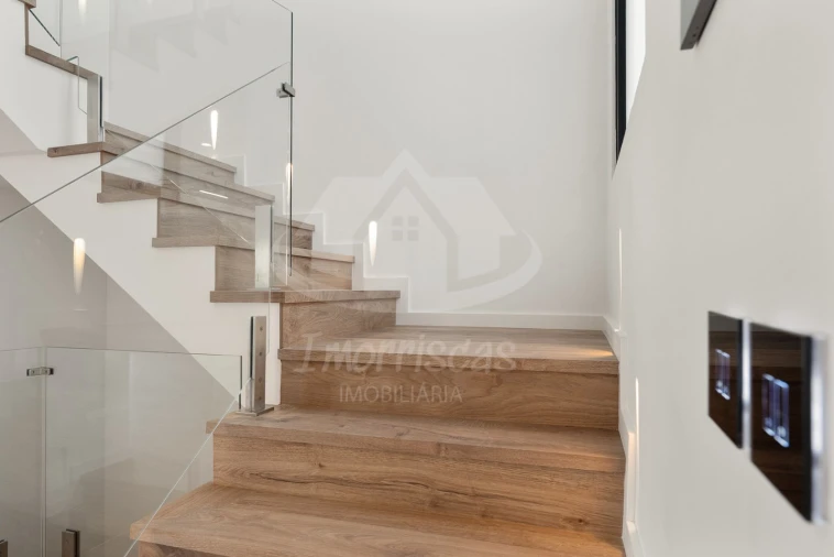 Moradia T4 para Venda em Santa Iria de Azoia, São João da Talha e Bobadela Foto 16