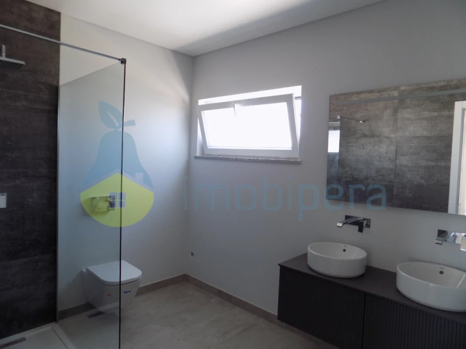 Moradia T3 para Venda em Armação de Pera Foto 13