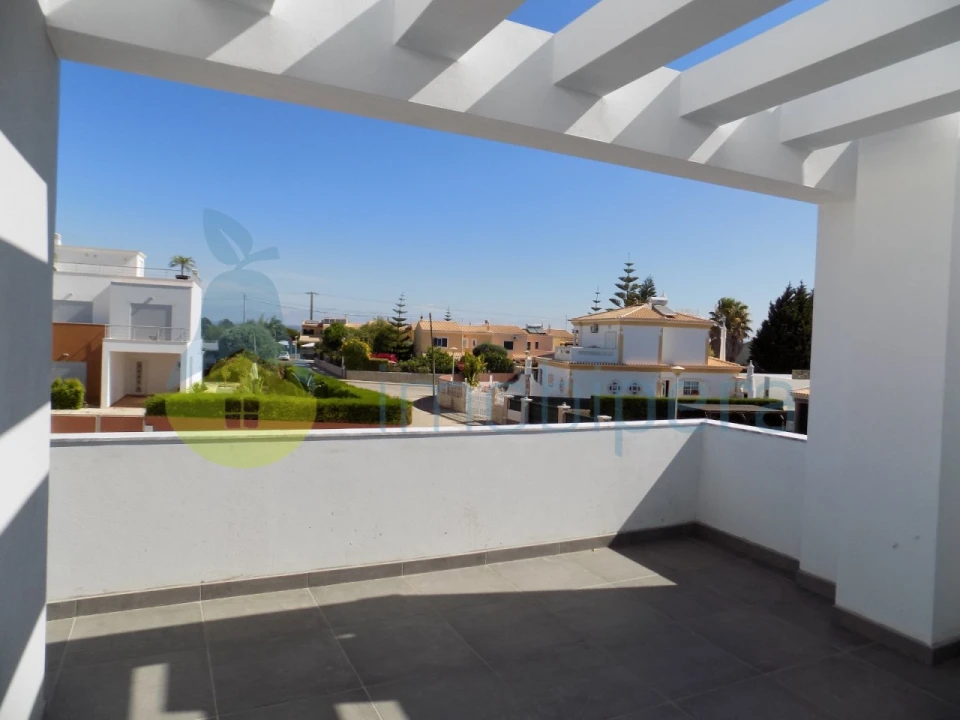 Moradia T3 para Venda em Armação de Pera Foto 16