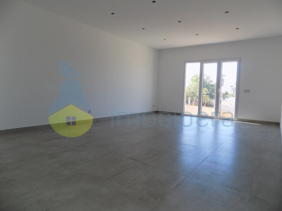 Moradia T3 para Venda em Armação de Pera Foto 8