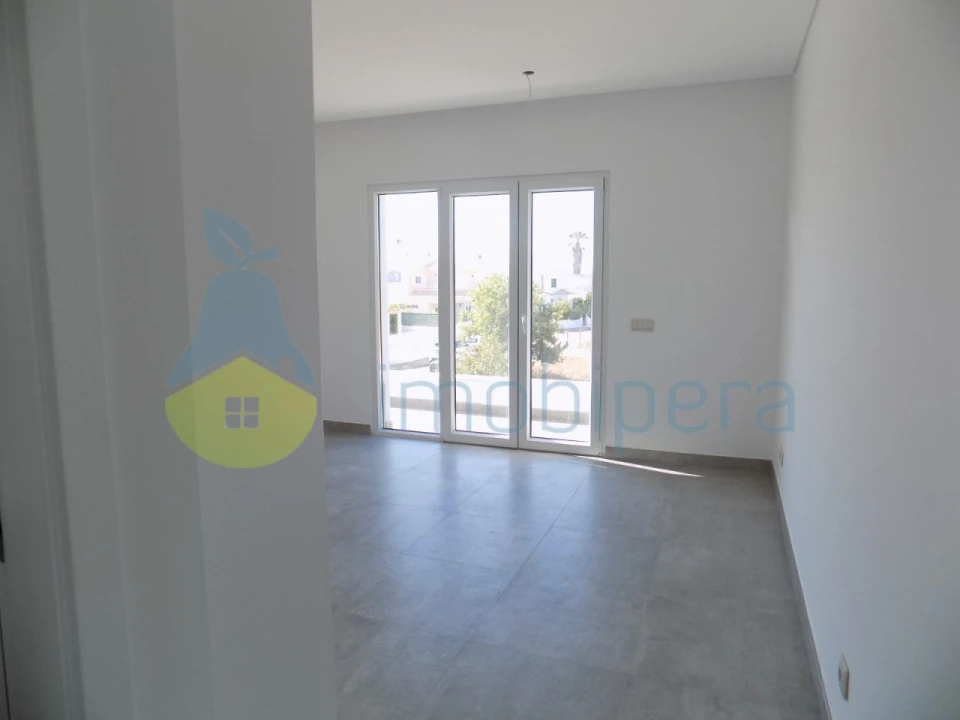 Moradia T3 para Venda em Armação de Pera Foto 9