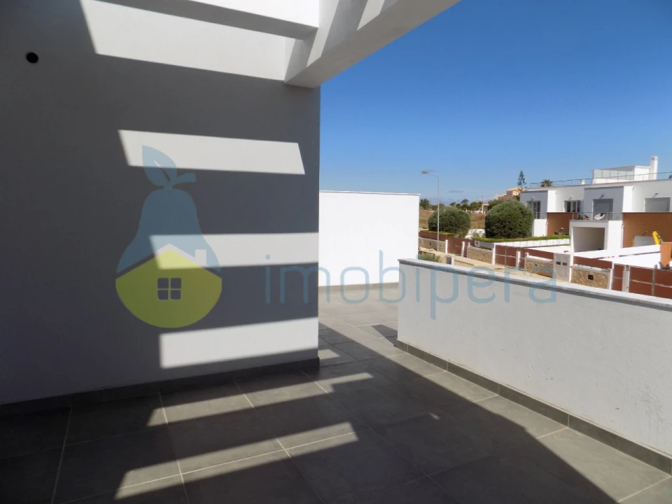 Moradia T3 para Venda em Armação de Pera Foto 17