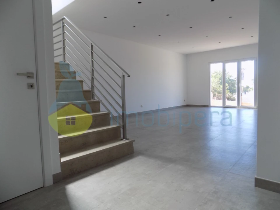 Moradia T3 para Venda em Armação de Pera Foto 2