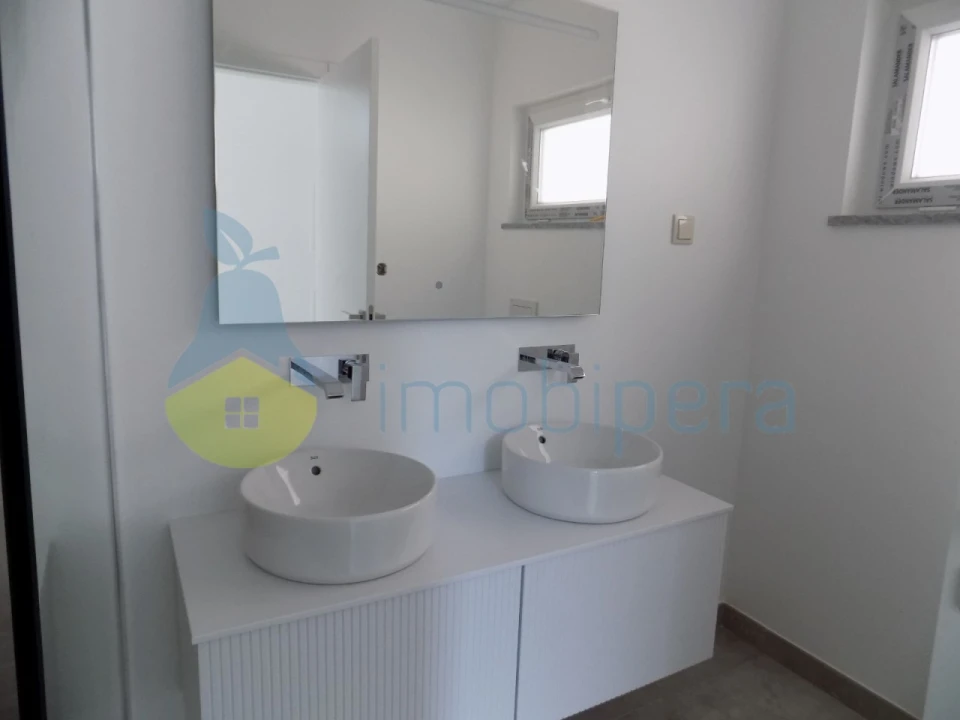 Moradia T3 para Venda em Armação de Pera Foto 14