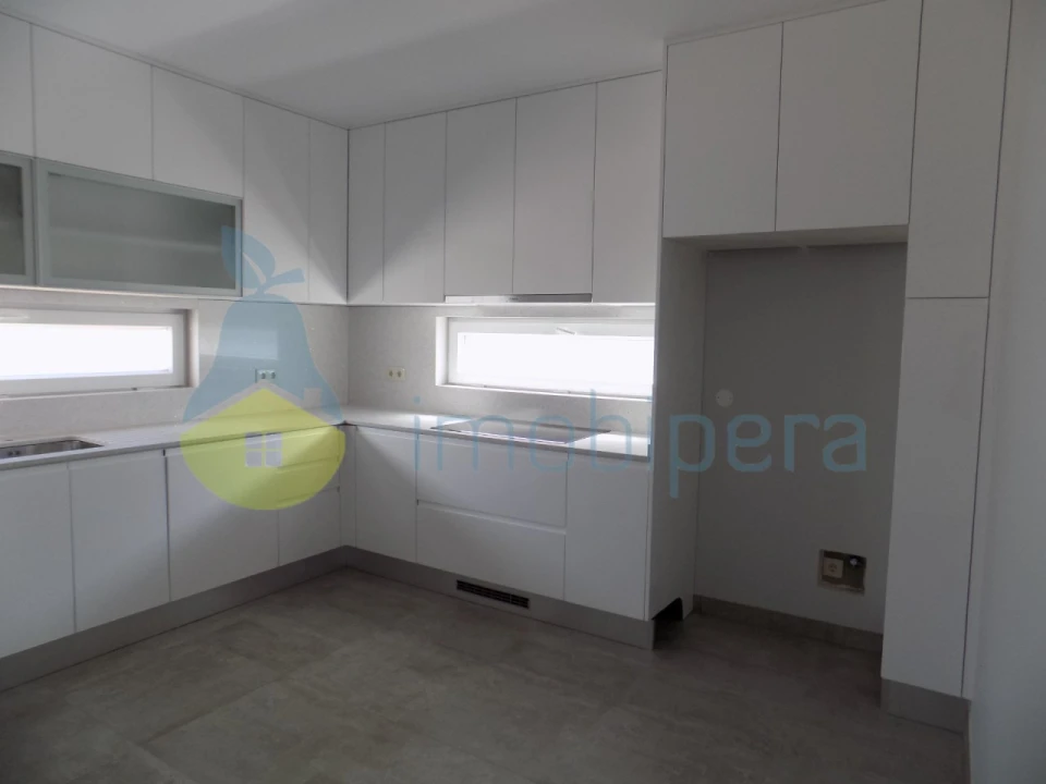 Moradia T3 para Venda em Armação de Pera Foto 5