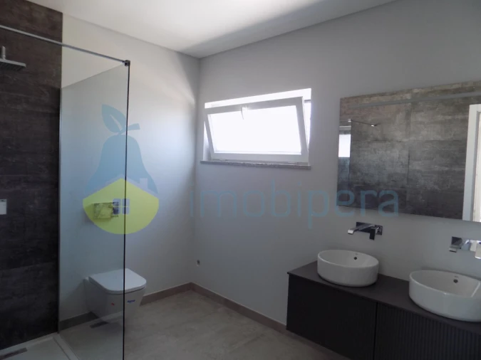 Moradia T3 para Venda em Armação de Pera Foto 13