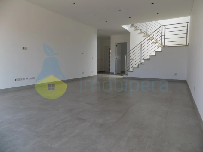 Moradia T3 para Venda em Armação de Pera Foto 3