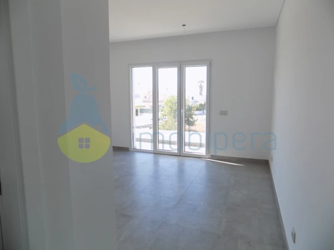 Moradia T3 para Venda em Armação de Pera Foto 9