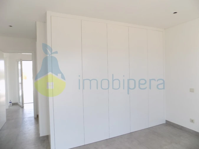 Moradia T3 para Venda em Armação de Pera Foto 11
