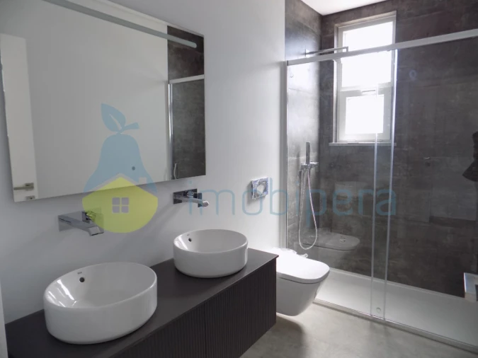 Moradia T3 para Venda em Armação de Pera Foto 15